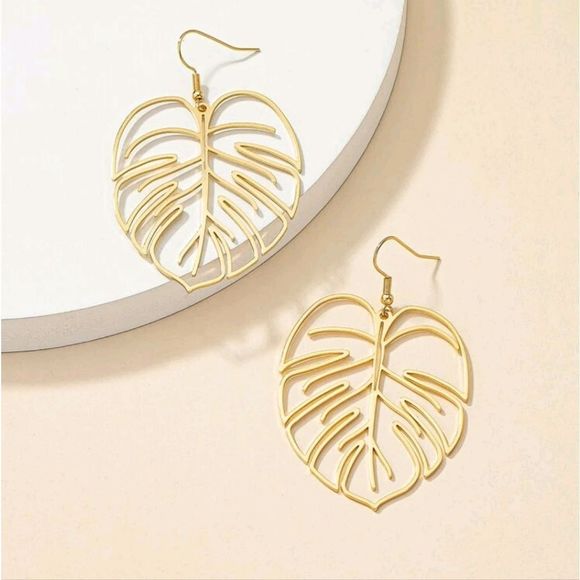 7/$35 Gold Color Leaf Earrings. Leaf Statement Earrings - Picture 2 of 7